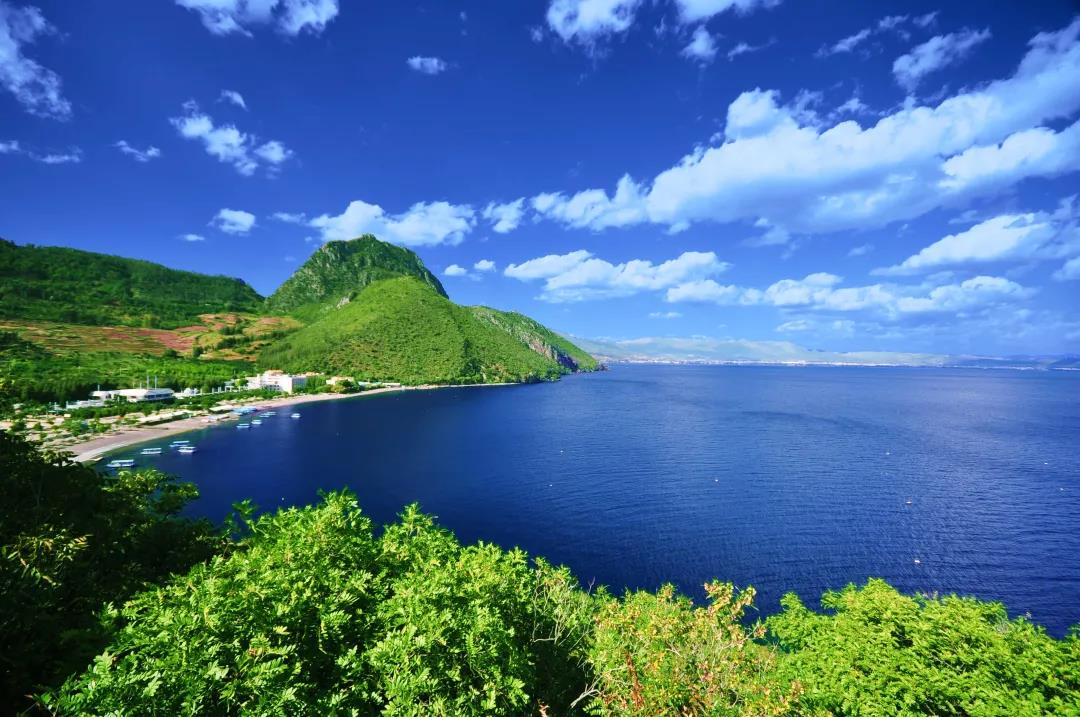 夏天避暑到云南，云南氣候四季如春 還有免費(fèi)的藍(lán)天白云相伴 炎炎夏日