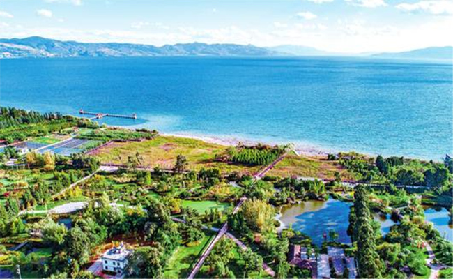 云南 ·“村”光正好 撫仙湖畔“馬房村”：水秀山青荷花美，鄉(xiāng)村旅游正當(dāng)時