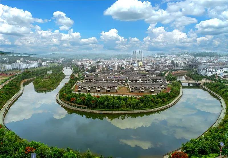 背上行囊，逃離喧囂  循遠古印跡，隨非遺傳人  開啟“見人見物見生活”的非遺旅程吧！