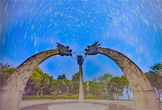 云南傳媒公司：星空入夢，璀璨墨江！