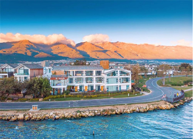 被評(píng)為大理州2021年度最佳旅游美宿”酒店,蒼山洱海間,帶你詩(shī)意棲居。