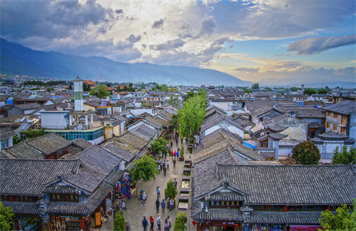 云南傳媒公司：徒步、吃長街宴、篝火晚會(huì)……在麗江，這樣的玩法更帶勁