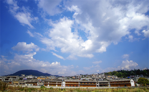 云南展臺設(shè)計(jì)中眾多企業(yè)及工廠為什么會選擇烤漆工藝？