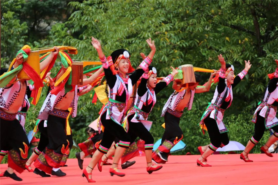 云南定制旅游：走進(jìn)非遺彝族三弦舞·阿細(xì)跳月，源于遠(yuǎn)古的快樂(lè)之舞