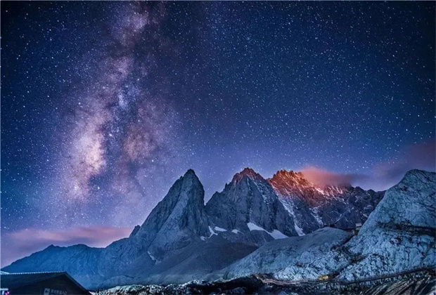 麗江旅行社 麗江旅游 麗江旅行社與你相約玉龍雪山，帶你體驗觀星的浪漫夜晚。